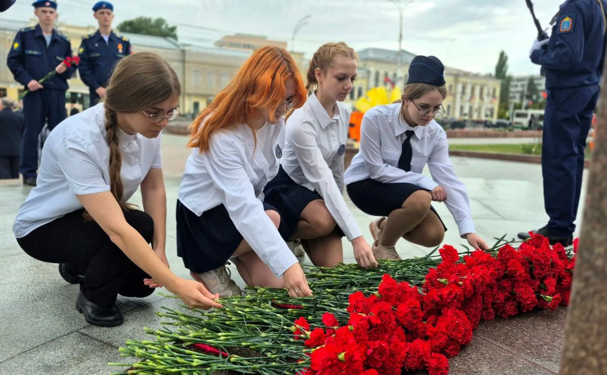 Ее подвиг живет в сердцах: сотрудники следственного управления СК России по Тамбовской области и учащиеся профильных кадетских классов приняли участие в памятном мероприятии, посвященном 103-летию со дня рождения Зои... Ее подвиг живет в сердцах: сотрудники следственного управления СК России по Тамбовской области и учащиеся профильных кадетских классов приняли участие в памятном мероприятии, посвященном 103-летию со дня рождения Зои...