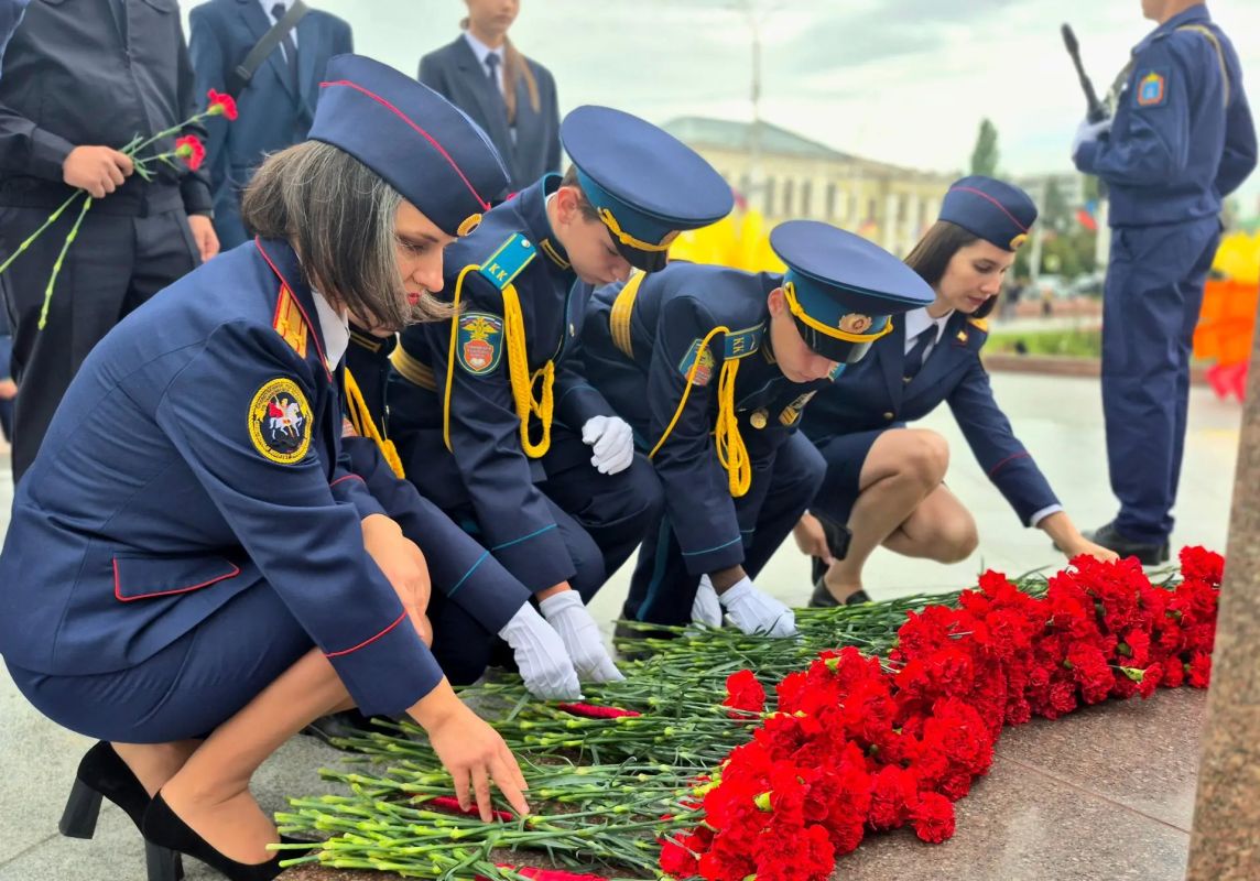 Ее подвиг живет в сердцах: сотрудники следственного управления СК России по Тамбовской области и учащиеся профильных кадетских классов приняли участие в памятном мероприятии, посвященном 103-летию со дня рождения Зои... Ее подвиг живет в сердцах: сотрудники следственного управления СК России по Тамбовской области и учащиеся профильных кадетских классов приняли участие в памятном мероприятии, посвященном 103-летию со дня рождения Зои...