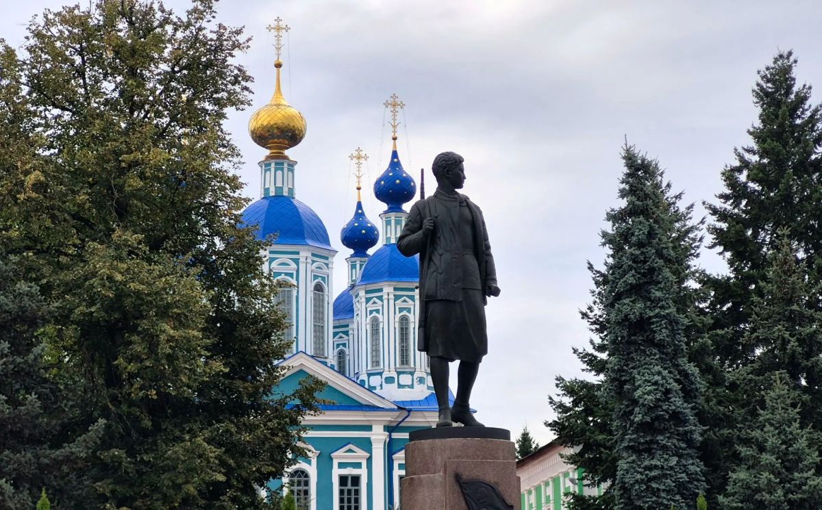 Ее подвиг живет в сердцах: сотрудники следственного управления СК России по Тамбовской области и учащиеся профильных кадетских классов приняли участие в памятном мероприятии, посвященном 103-летию со дня рождения Зои... Ее подвиг живет в сердцах: сотрудники следственного управления СК России по Тамбовской области и учащиеся профильных кадетских классов приняли участие в памятном мероприятии, посвященном 103-летию со дня рождения Зои...