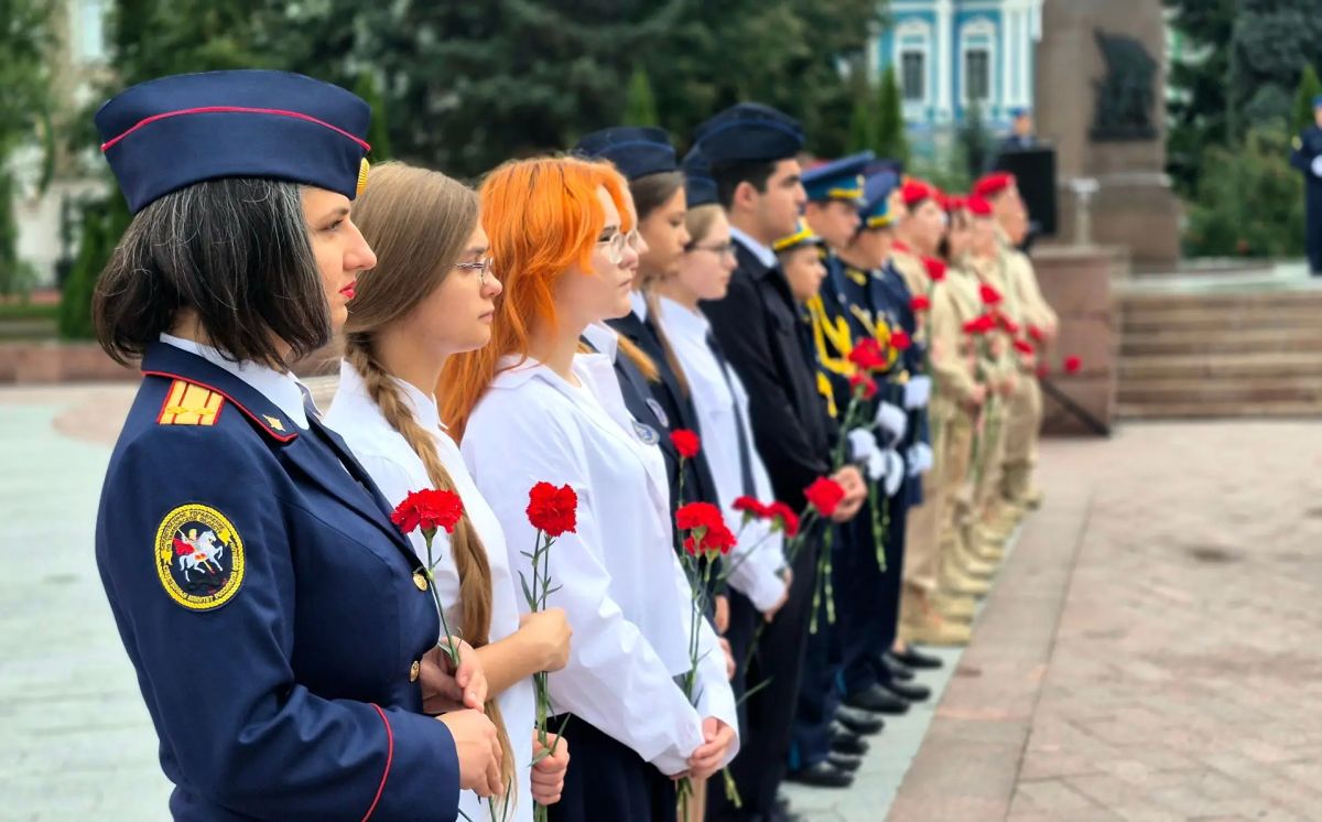 Ее подвиг живет в сердцах: сотрудники следственного управления СК России по Тамбовской области и учащиеся профильных кадетских классов приняли участие в памятном мероприятии, посвященном 103-летию со дня рождения Зои... Ее подвиг живет в сердцах: сотрудники следственного управления СК России по Тамбовской области и учащиеся профильных кадетских классов приняли участие в памятном мероприятии, посвященном 103-летию со дня рождения Зои...