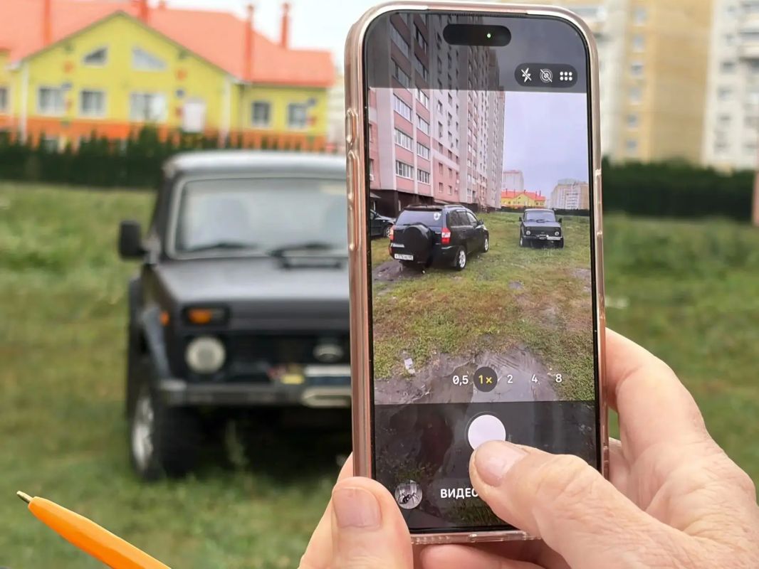 Парковка на зелёной зоне портит благоустройство и облик города Парковка на зелёной зоне портит благоустройство и облик города