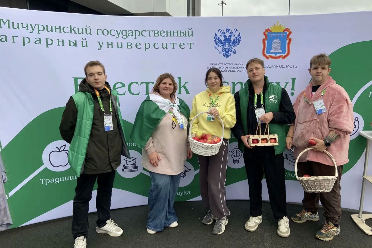 Делегация Тамбовской области принимает участие в Международном фестивале молодёжи, который проходит в Екатеринбурге с 11 по 17 сентября Делегация Тамбовской области принимает участие в Международном фестивале молодёжи, который проходит в Екатеринбурге с 11 по 17 сентября