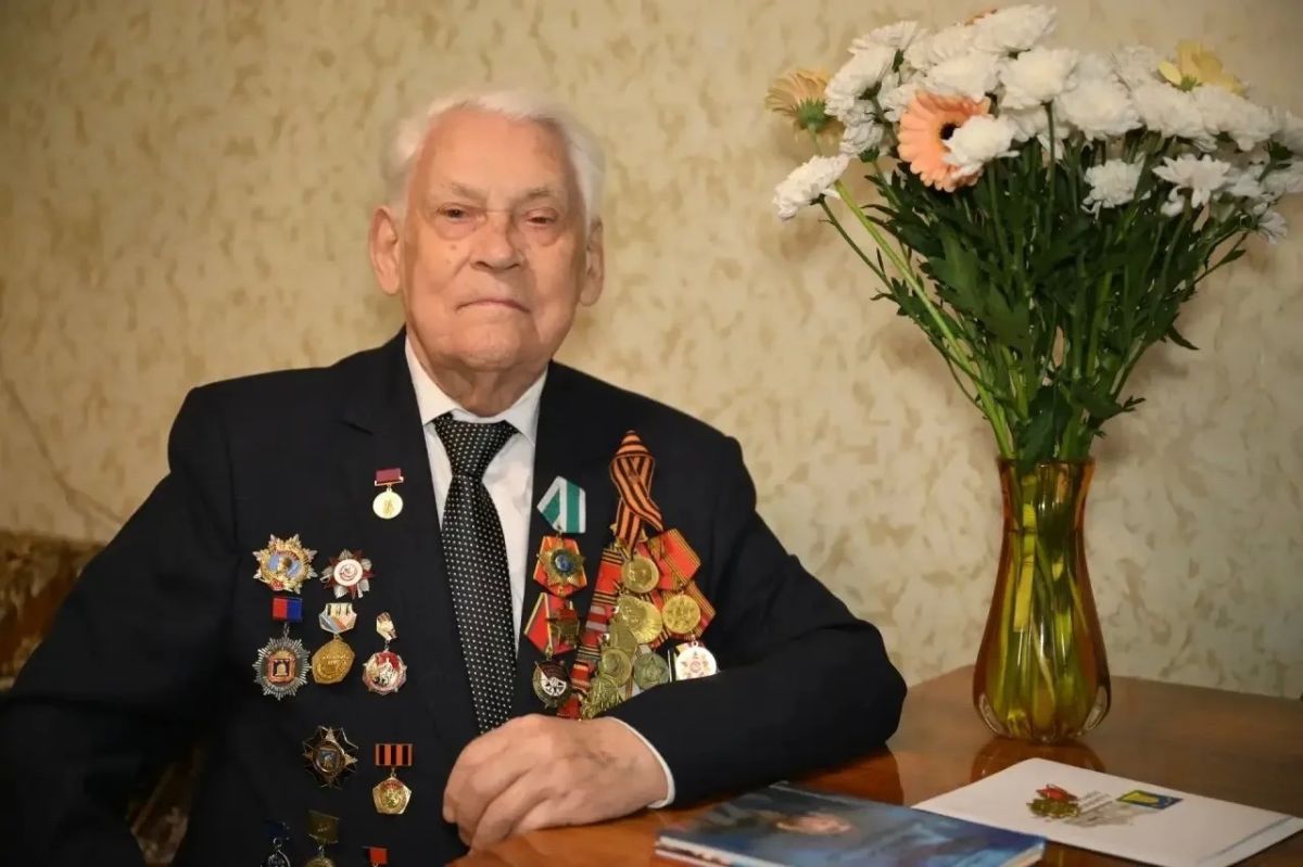 В Тамбове ветеран Великой Отечественной Александр Храмцов отметил своё 99-летие В Тамбове ветеран Великой Отечественной Александр Храмцов отметил своё 99-летие