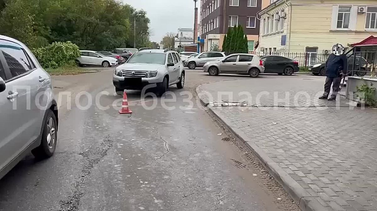 На улице Подвойского в Тамбове водитель "Renault Duster" сбил пенсионерку