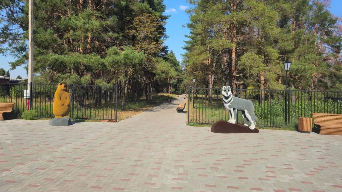 Специалисты Тамбовской области приступили к благоустройству второй части аллеи парка Дружбы в Новоайдаре Специалисты Тамбовской области приступили к благоустройству второй части аллеи парка Дружбы в Новоайдаре