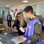 В Тамбовской области избиратели с нарушениями зрения могут проголосовать самостоятельно с помощью специального устройства — тифломаркера
