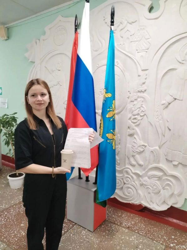 Избиратели сегодняшнего дня в Тамбове: люди разных профессий, национальностей, те, кто проходит большими семьями или одни, а кто-то голосует первый раз в жизни Избиратели сегодняшнего дня в Тамбове: люди разных профессий, национальностей, те, кто проходит большими семьями или одни, а кто-то голосует первый раз в жизни