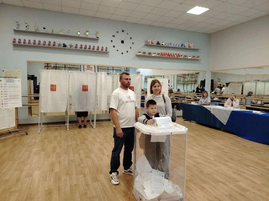 В Тамбове открылись и работают в штатном режиме все 130 избирательных участков для проведения голосования на выборах депутатов Государственной Думы девятого созыва и Тамбовской областной Думы восьмого созыва В Тамбове открылись и работают в штатном режиме все 130 избирательных участков для проведения голосования на выборах депутатов Государственной Думы девятого созыва и Тамбовской областной Думы восьмого созыва