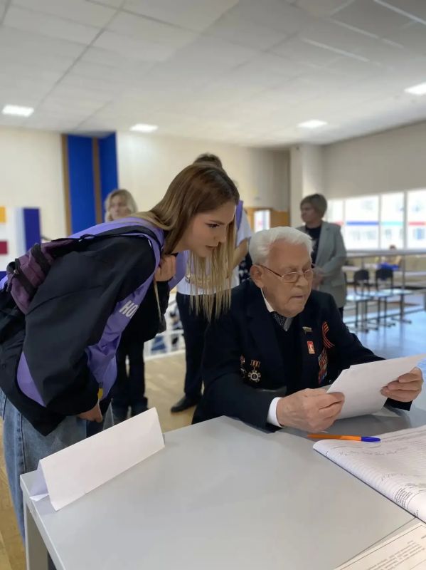 99-летний ветеран Великой Отечественной войны Александр Тимофеевич Храмцов принял участие в выборах