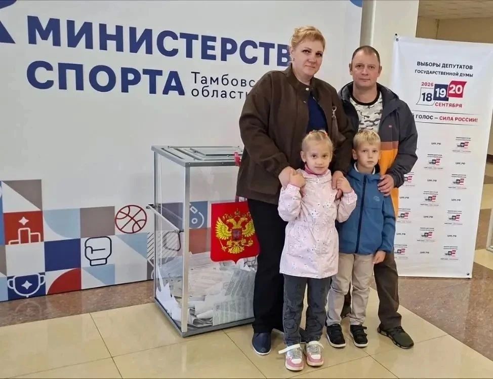 Первоклассники 1Е Школы "Сколково - Тамбов" вместе с родителями пришли на выборы Первоклассники 1Е Школы "Сколково - Тамбов" вместе с родителями пришли на выборы