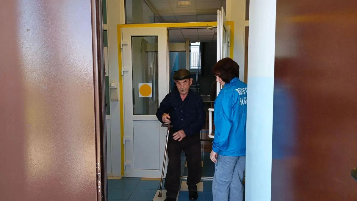 С заботой о людях на избирательных участках организована работа волонтеров С заботой о людях на избирательных участках организована работа волонтеров