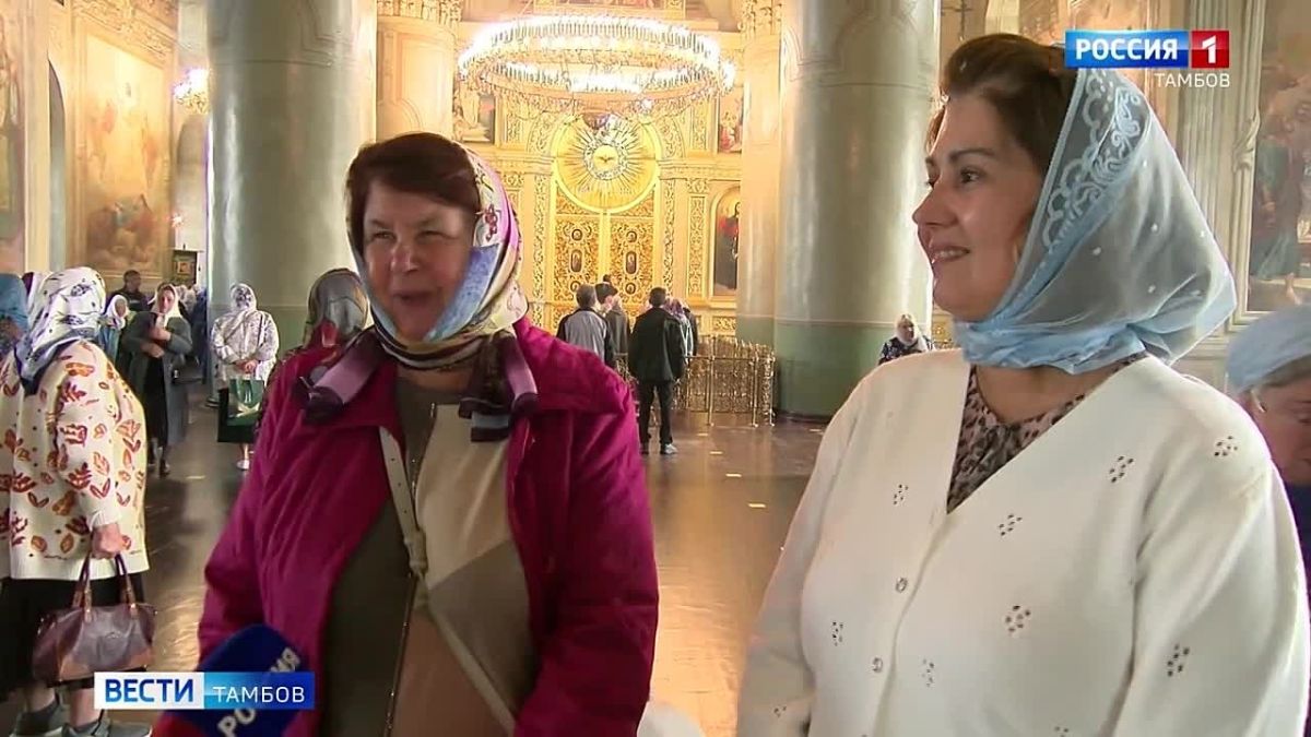 Чуду Рождения Пресвятой Богородицы сегодня радовались десятки прихожан в Спасо-Преображенском кафедральном соборе Тамбова