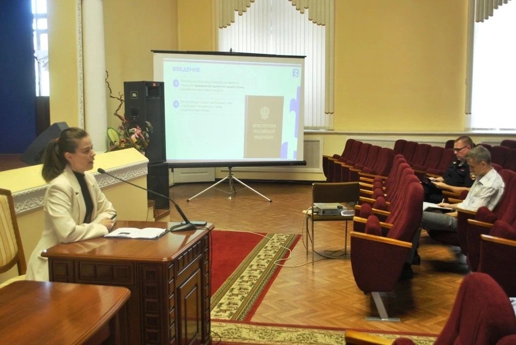 В УМВД России по Тамбовской области проведен единый День государственного правового информирования, посвященный Конституции РФ и государственным символам В УМВД России по Тамбовской области проведен единый День государственного правового информирования, посвященный Конституции РФ и государственным символам