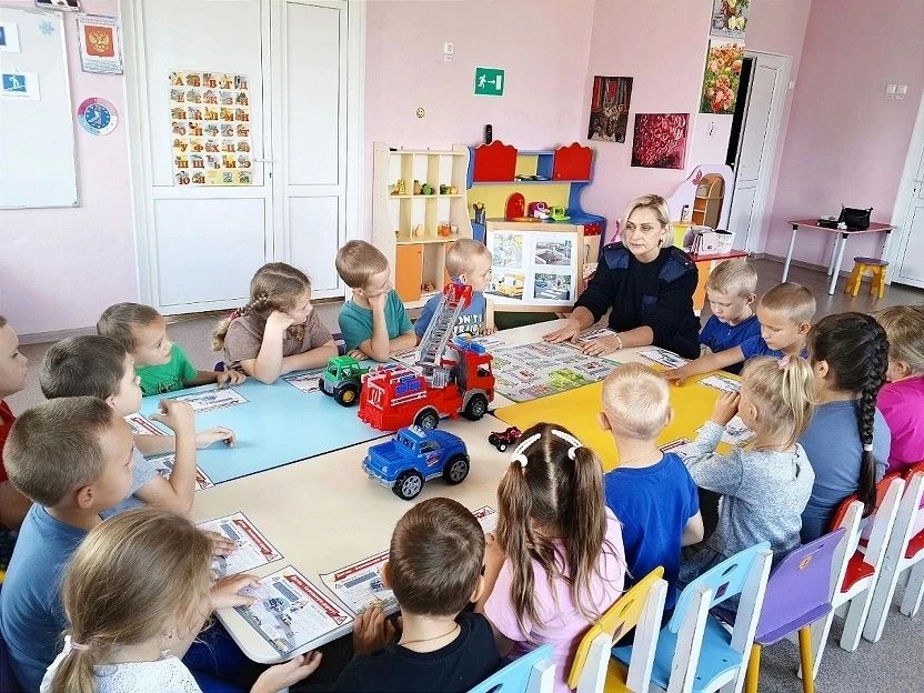 Инспектор Госавтоинспекции в гостях у детского сада «Белоснежка»: как прошла неделя безопасности Инспектор Госавтоинспекции в гостях у детского сада «Белоснежка»: как прошла неделя безопасности