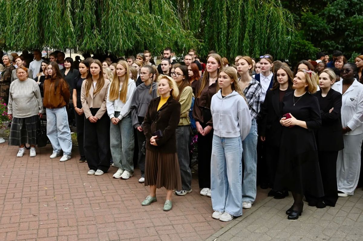 Евгений Первышов: Сегодня открыли памятники выдающимся государственным деятелям Петру Великому, Екатерине II и Григорию Потёмкину возле корпуса Факультета истории, политологии и филологии Державинского университета Евгений Первышов: Сегодня открыли памятники выдающимся государственным деятелям Петру Великому, Екатерине II и Григорию Потёмкину возле корпуса Факультета истории, политологии и филологии Державинского университета