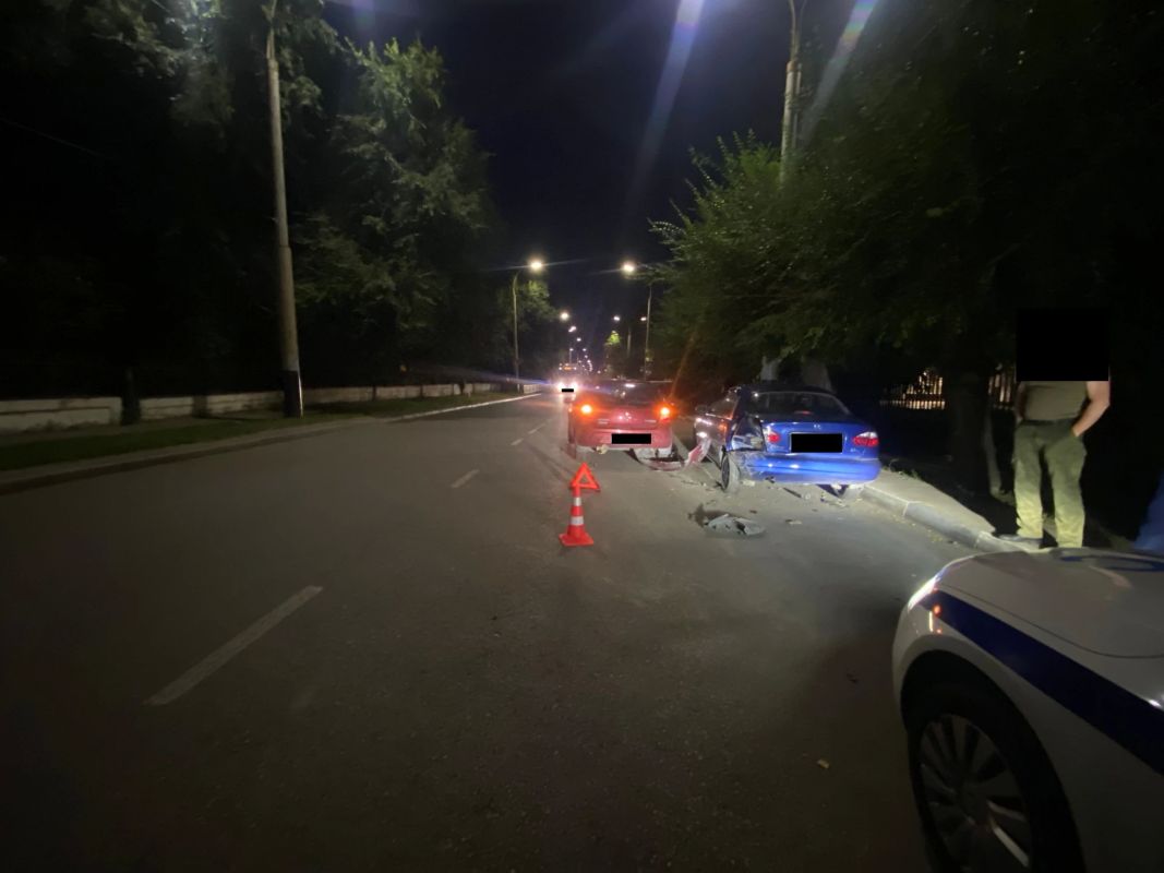 В Тамбове водитель «Renault Sandero» пострадала, врезавшись в припаркованный автомобиль В Тамбове водитель «Renault Sandero» пострадала, врезавшись в припаркованный автомобиль