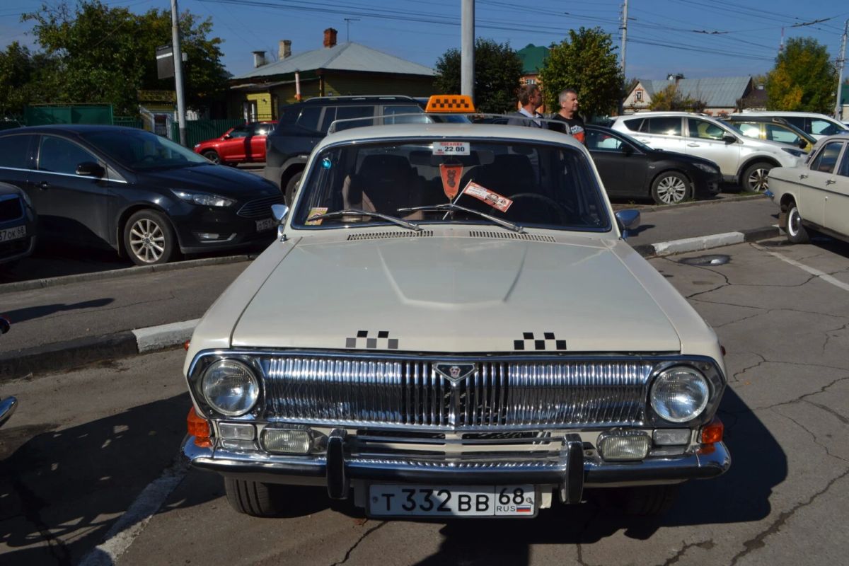 В субботу, 26 сентября, площадка возле ТЦ «Город» в Тамбове стала местом встречи любителей ретротехники