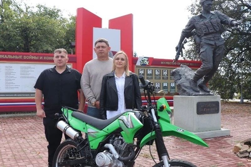 Уваровские предприниматели передали бойцам СВО мотоцикл