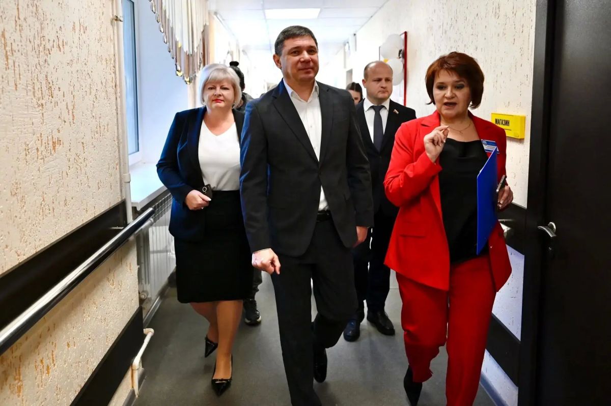 Глава региона Евгений Первышов принял участие в торжественном мероприятии, посвящённом Международному дню пожилых людей и 50-летнему юбилею Сосновского дома-интерната для престарелых и инвалидов