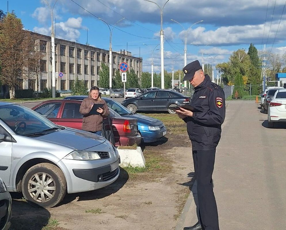 В Тамбове провели рейд по выявлению нарушений парковки на зеленых зонах