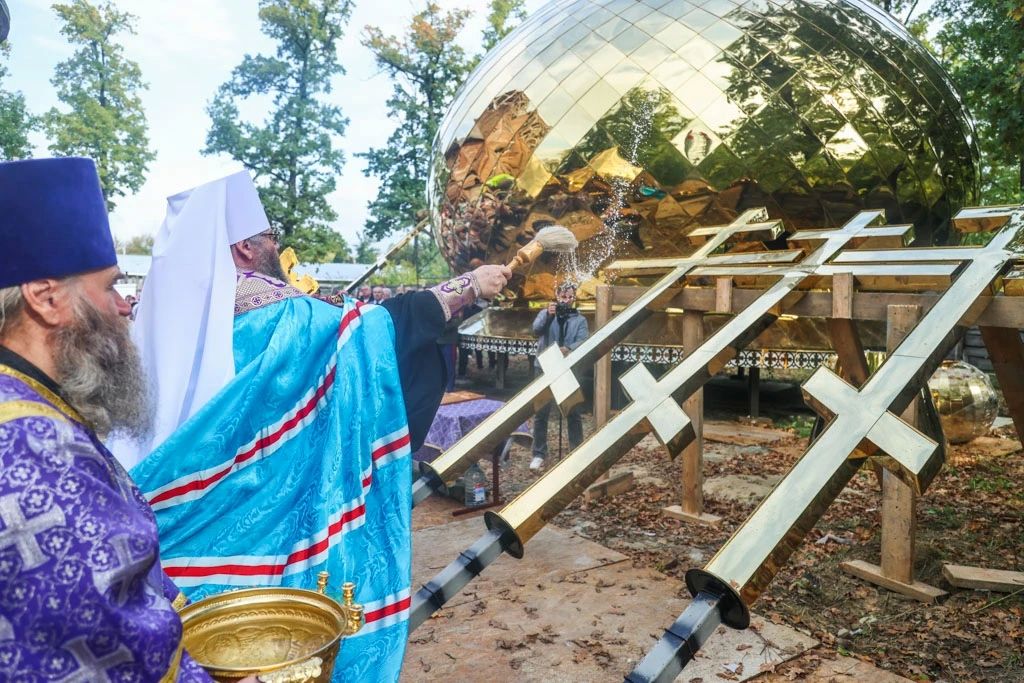 В Котовске освятили кресты и купола строящегося храма Рождества Христова В Котовске освятили кресты и купола строящегося храма Рождества Христова