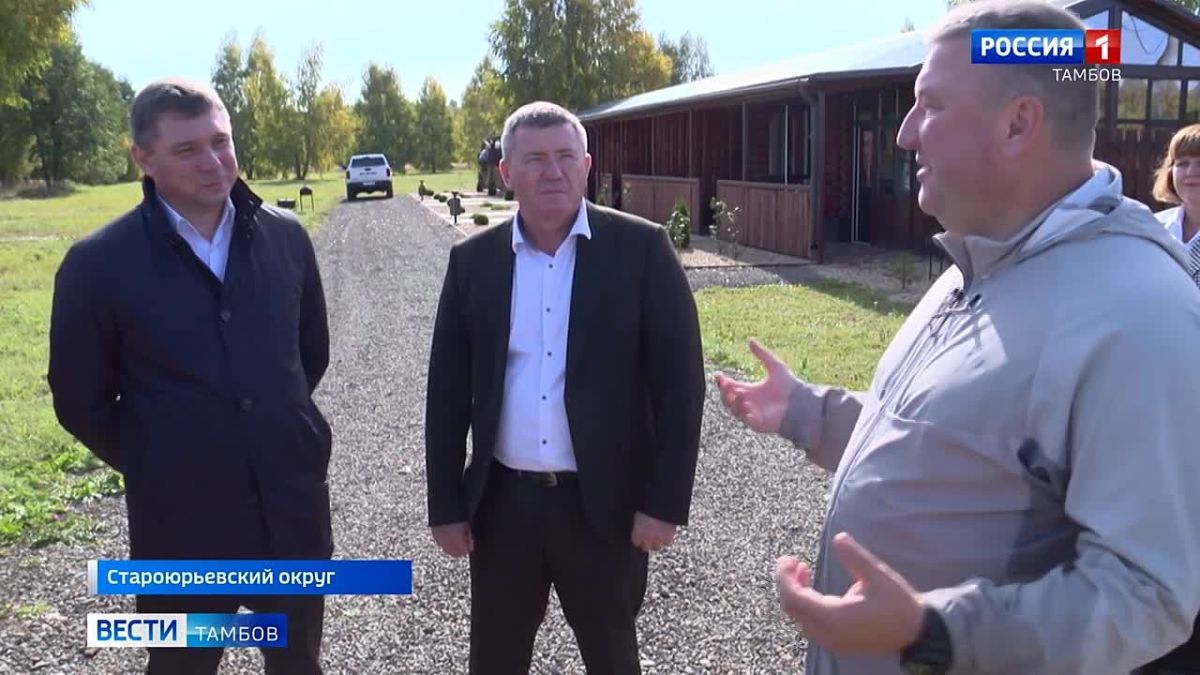 Социальные учреждения, фермерские хозяйства и даже водохранилище - очередная рабочая поездка Евгения Первышова получилась весьма насыщенной
