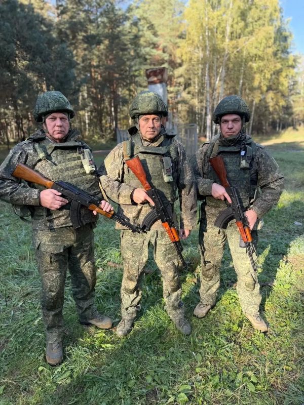 Глава Мичуринска Максим Харников вместе с отрядом БАРС отправился на военные сборы Глава Мичуринска Максим Харников вместе с отрядом БАРС отправился на военные сборы