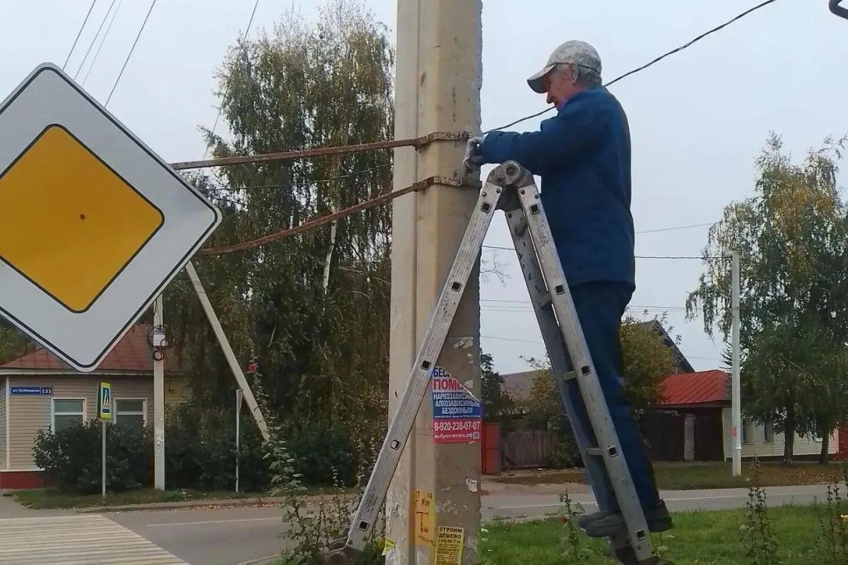Специалисты муниципальной дирекции городских дорог продолжают планово поддерживать дорожную инфраструктуру в надлежащем состоянии