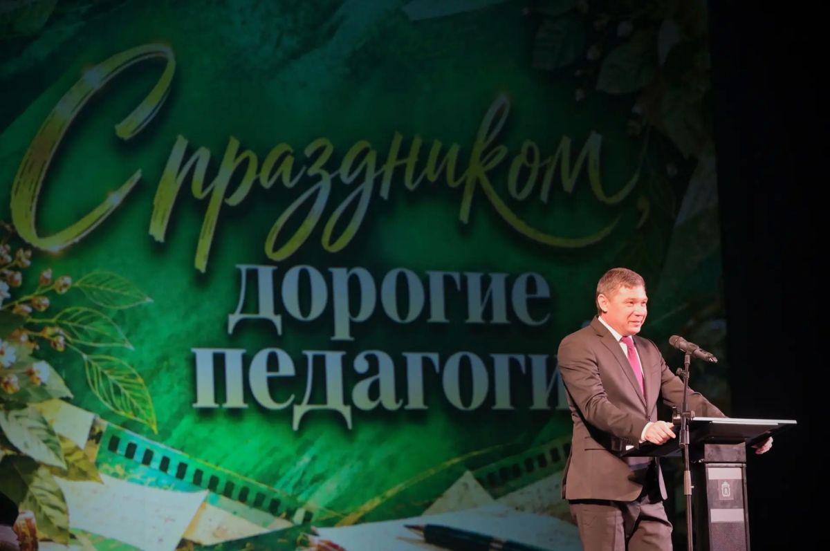 Евгений Первышов: Вместе с главным федеральным инспектором по Тамбовской области полпреда Президента РФ в ЦФО Владимиром Пригорневым и председателем Тамбовской областной Думы Алексеем Поздняковым поздравили и наградили...