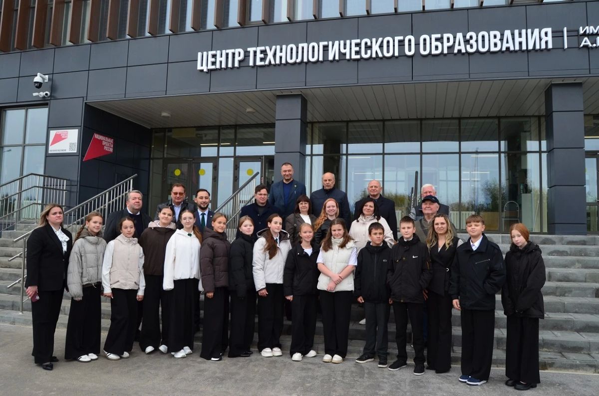 У Школы – Центра технологического образования в селе Бокино городского округа заложили сад русской литературы У Школы – Центра технологического образования в селе Бокино городского округа заложили сад русской литературы