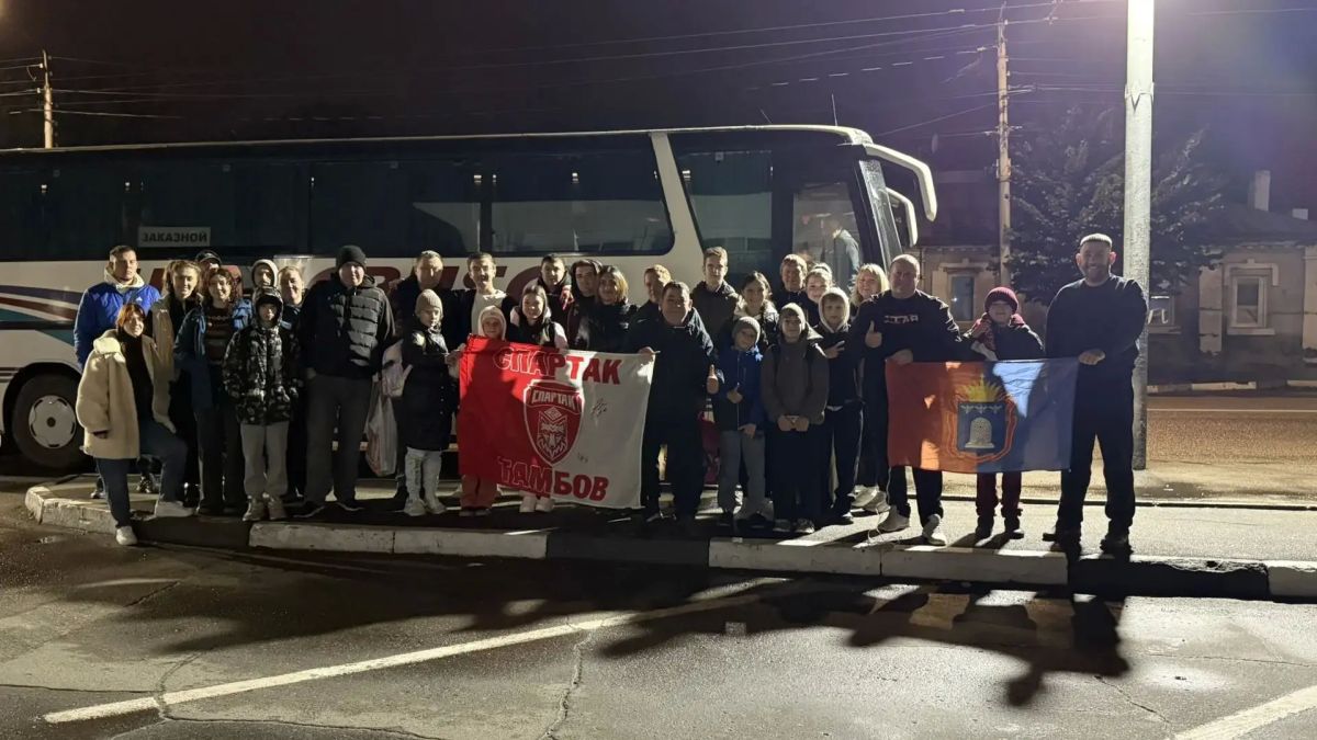 Сегодня рано утром 29 тамбовских болельщиков отправились в Волгоград, чтобы поддержать родную футбольную команду в матче против «Ротора2»