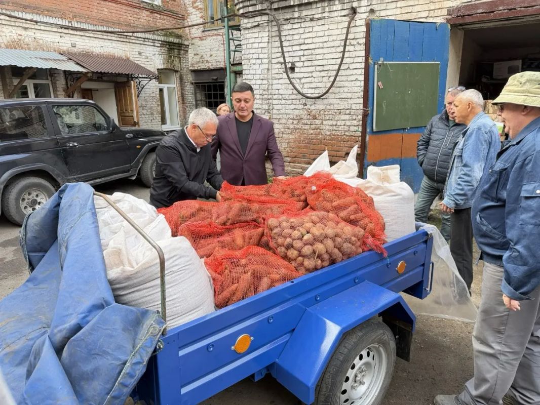 Предприятия региона отправили гуманитарный груз экипажу подлодки «Тамбов»