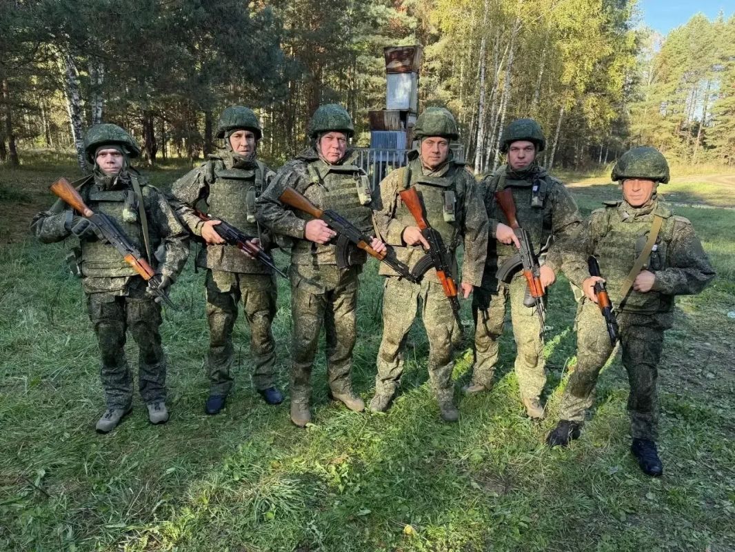 Глава Мичуринска Максим Харников отправился на сборы отряда БАРС Глава Мичуринска Максим Харников отправился на сборы отряда БАРС