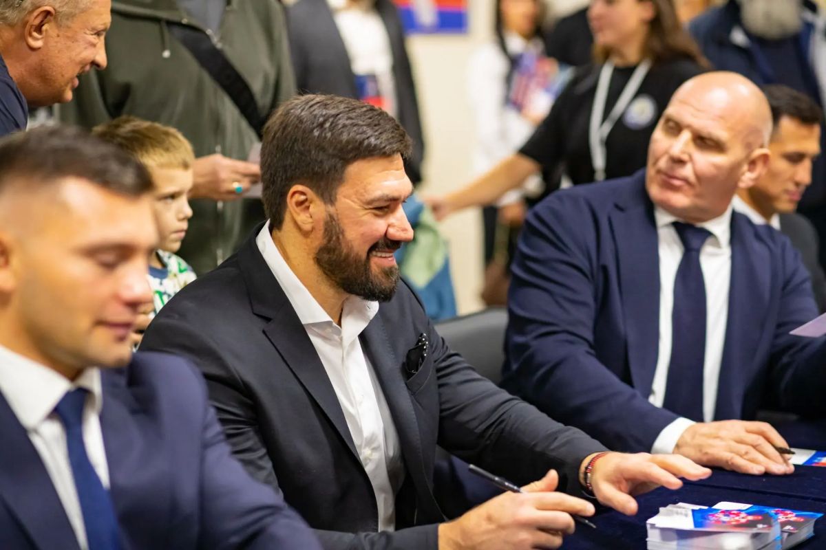 Автограф-сессии чемпионов - особая атмосфера Автограф-сессии чемпионов - особая атмосфера