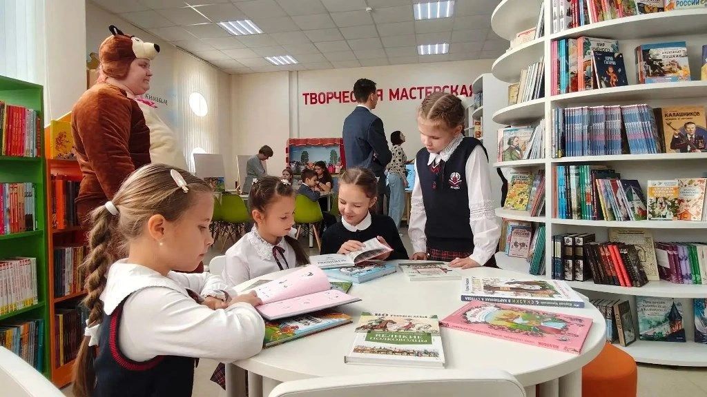 В Тамбове детская библиотека-филиал №12 им. Н.А. Некрасова стала модельной, благодаря чему здесь оборудовали современное пространство для детей и взрослых для занятий творчеством