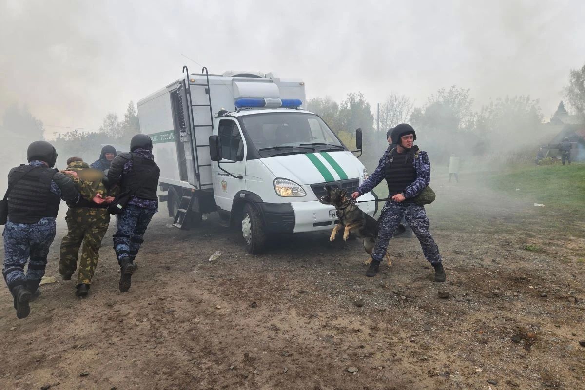Тамбовские силовики отработали действия на случай массовых беспорядков в колонии