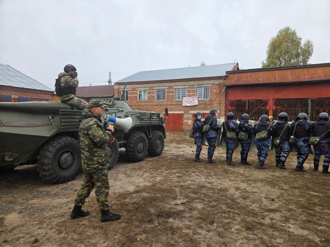 В Тамбовской области в ИК №4 прошло учение по пресечению массовых беспорядков в исправительном учреждении В Тамбовской области в ИК №4 прошло учение по пресечению массовых беспорядков в исправительном учреждении