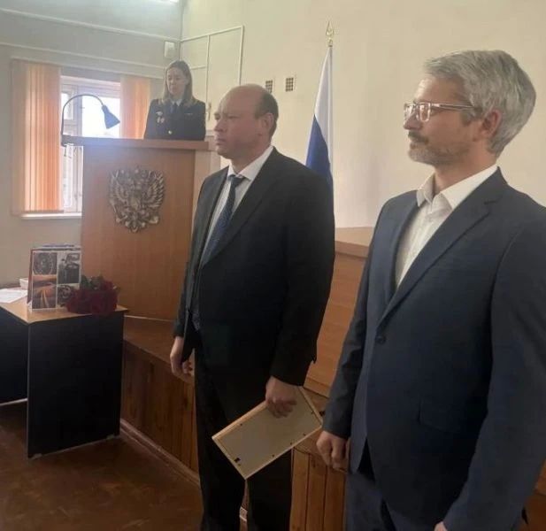 В ОМВД России «Тамбовский» торжественно поздравили сотрудников отдела уголовного розыска с профессиональным праздником В ОМВД России «Тамбовский» торжественно поздравили сотрудников отдела уголовного розыска с профессиональным праздником