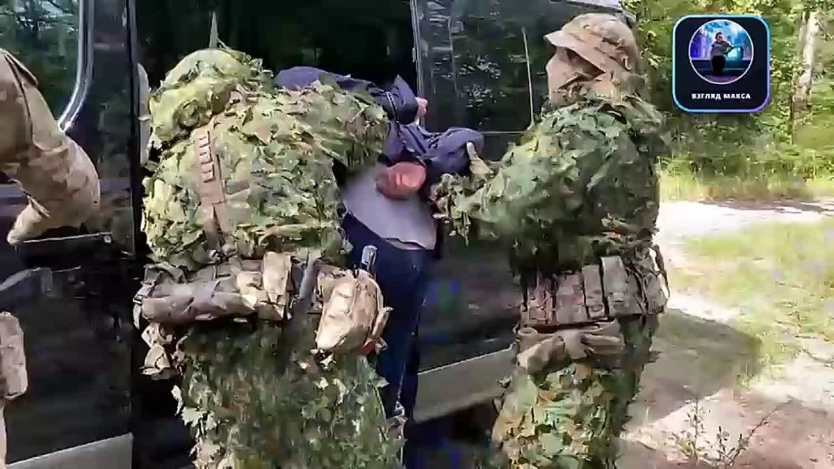 ФСБ задержала в Тамбовской области 55-летнего местного жителя, готовившего по заданию украинских спецслужб подрыв автомобилей сотрудников одного из предприятий оборонно-промышленного комплекса региона
