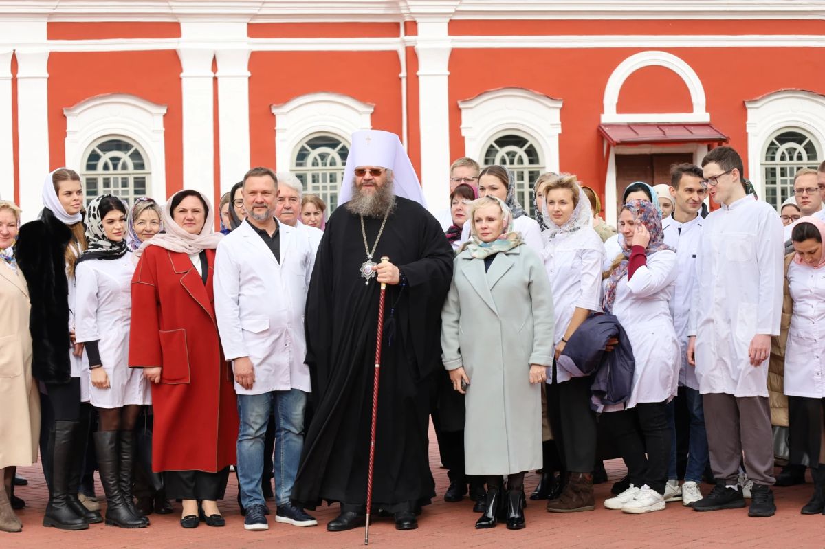 В Тамбове состоялась торжественная встреча молодых специалистов городской клинической больницы имени архиепископа Луки с митрополитом Тамбовским и Рассказовским Феодосием