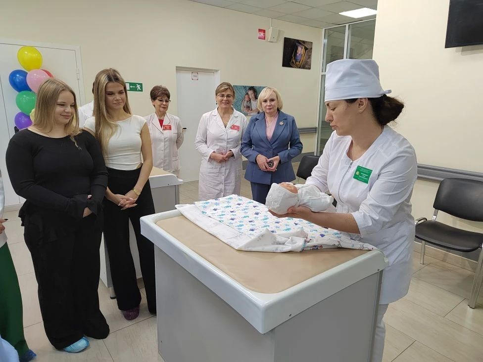 В перинатальном центре Тамбовской областной детской клинической больницы провели конкурс «Волшебное пеленание», приуроченный к Всероссийскому дню беременных