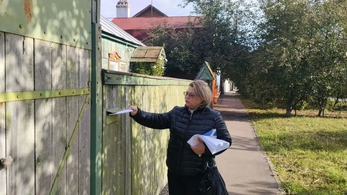 В Тамбове проводят подомовые обходы для разъяснения правил складирования древесных отходов В Тамбове проводят подомовые обходы для разъяснения правил складирования древесных отходов