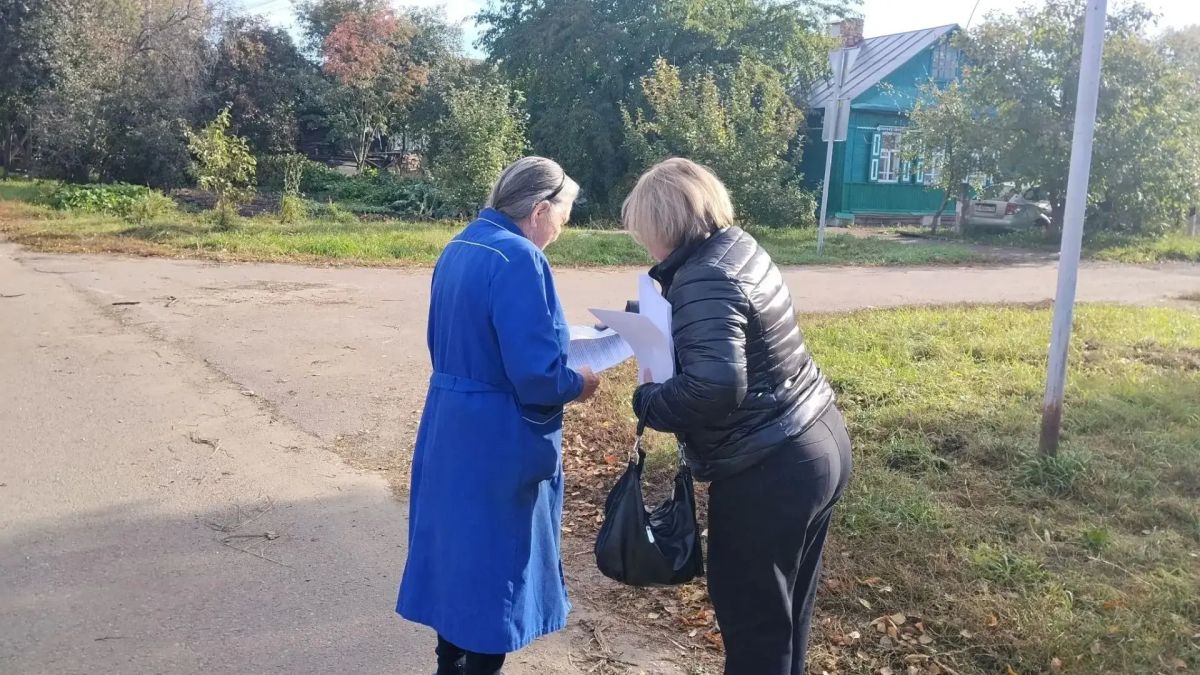 В Тамбове проводят подомовые обходы для разъяснения правил складирования древесных отходов В Тамбове проводят подомовые обходы для разъяснения правил складирования древесных отходов