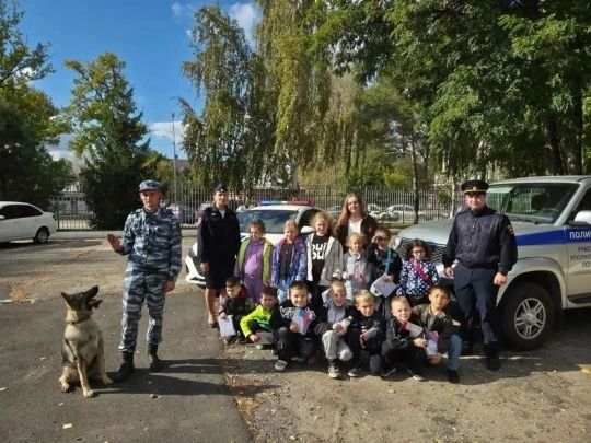 Сотрудники ОМВД России по г. Котовску провели профориентационное мероприятие для школьников Сотрудники ОМВД России по г. Котовску провели профориентационное мероприятие для школьников