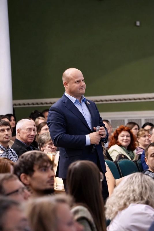 8 и 9 октября в Тамбовском драматическом театре состоялись съемки полуфиналов телевизионной Первой лиги КВН 8 и 9 октября в Тамбовском драматическом театре состоялись съемки полуфиналов телевизионной Первой лиги КВН