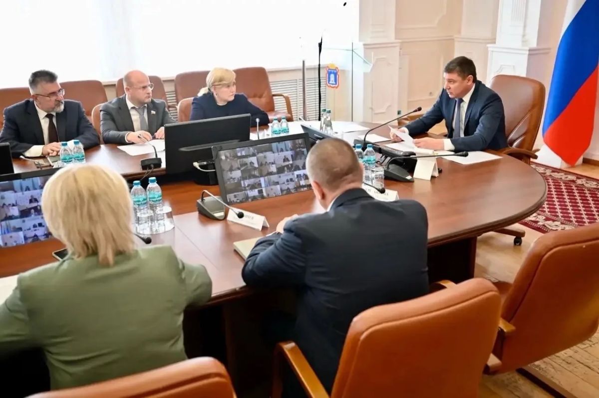 Председатель Тамбовской областной Думы Алексей Поздняков принял участие в оперативном совещании Главы Тамбовской области Евгения Первышова: Председатель Тамбовской областной Думы Алексей Поздняков принял участие в оперативном совещании Главы Тамбовской области Евгения Первышова: