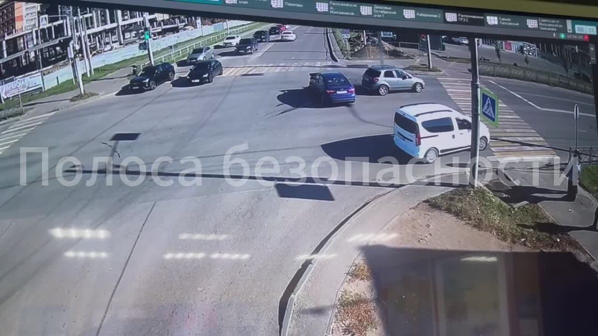 ДТП на улице Рылеева: пострадали два человека 11 октября в 11:53 в Тамбове на регулируемом перекрестке произошло серьёзное дорожно-транспортное происшествие