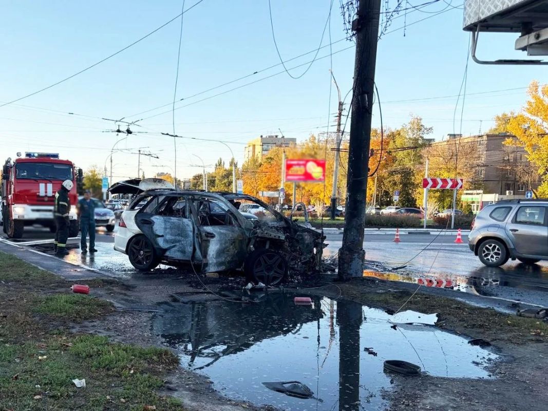 В Тамбове скончался пассажир автомобиля Mercedes, врезавшегося в опору ЛЭП