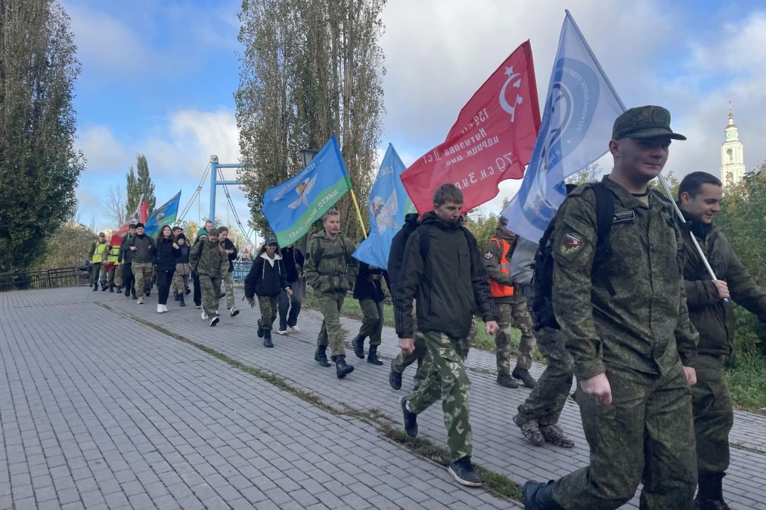 35 километров стойкости: поисковые отряды почтили память Героя России пешим маршем