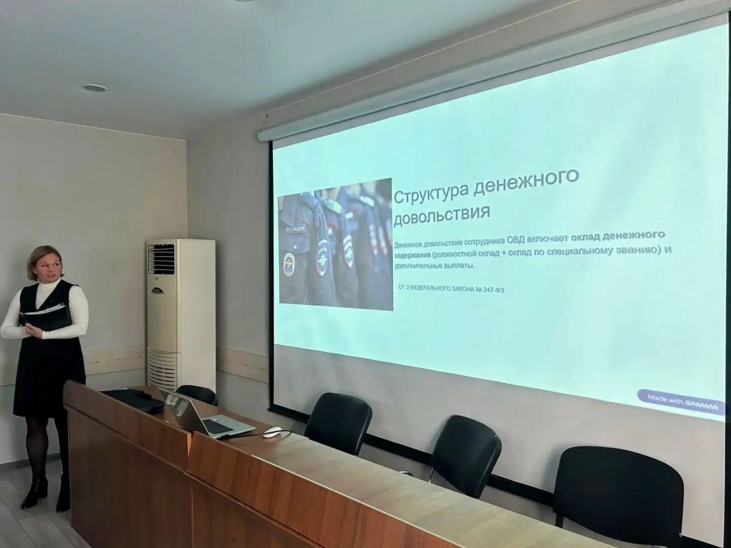 Сотрудники ОМВД России «Тамбовский» провели профориентационное мероприятие для студентов ТГУ им. Г.Р. Державина Сотрудники ОМВД России «Тамбовский» провели профориентационное мероприятие для студентов ТГУ им. Г.Р. Державина